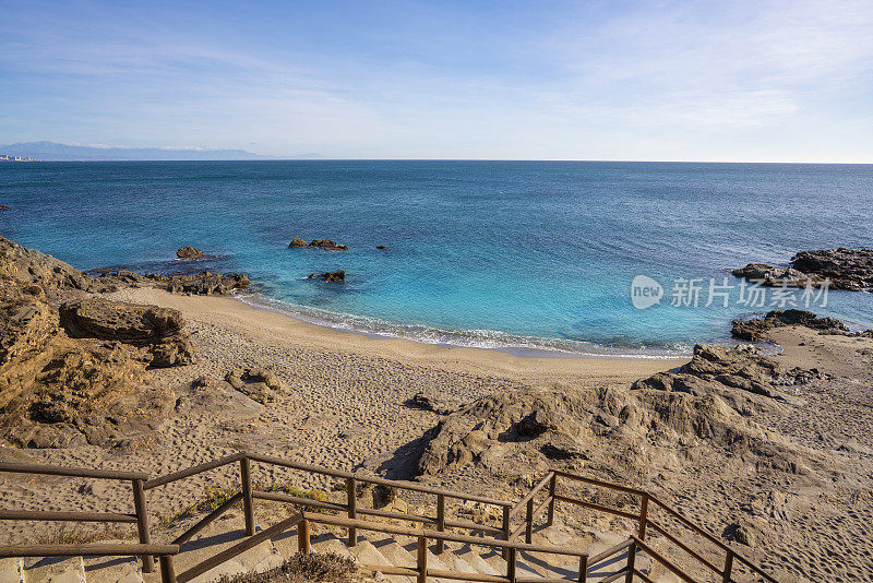 在Costa del Marbella附近的Mijas Costa的Piedras del Cura海滩